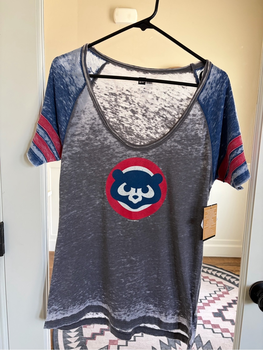 Chicago Cubs Women's Gray Scoop Neck Tee with Blue & Red Sleeve Detail